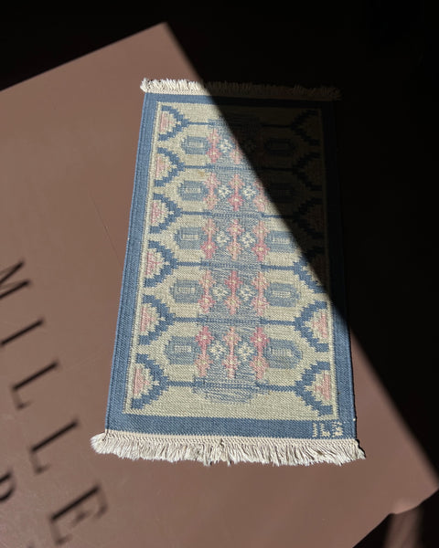 Vintage flat weave rug signes ILS