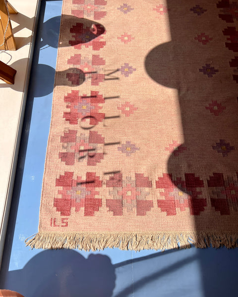 Vintage flat weave signed ILS