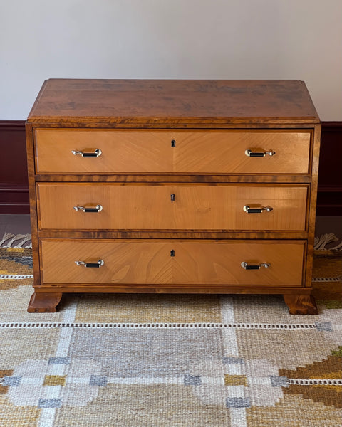 Vintage wooden chest of drawers
