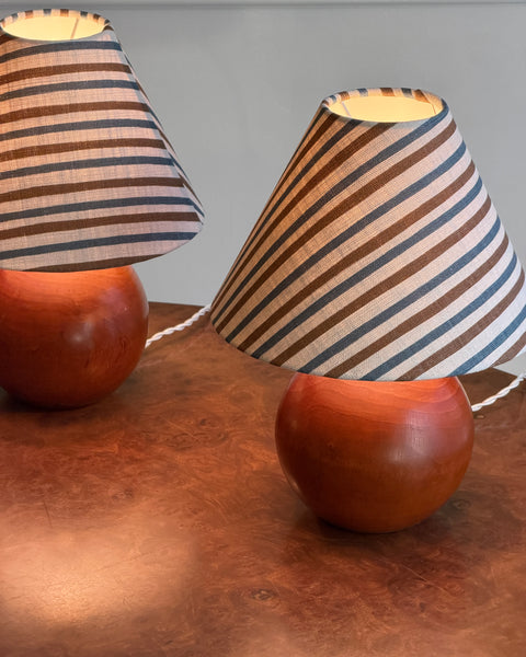 Vintage large round dark wooden table lamp (incl. lampshade) (2 available)