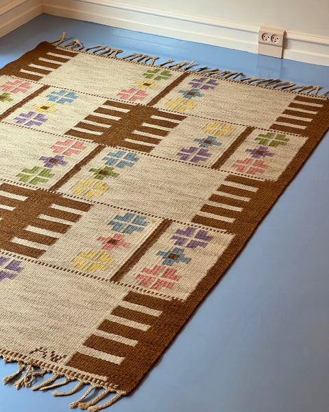 Vintage flat weave rug by Alice Wallebäck (AW)