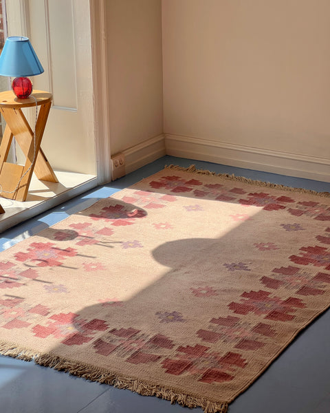 Vintage flat weave signed ILS