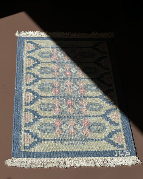 Vintage flat weave rug signes ILS