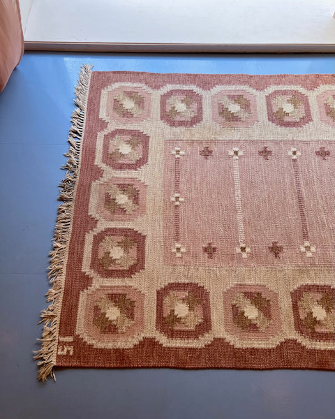 Vintage pink/ivory flat weave rug by Ingegerd Silow (IS)