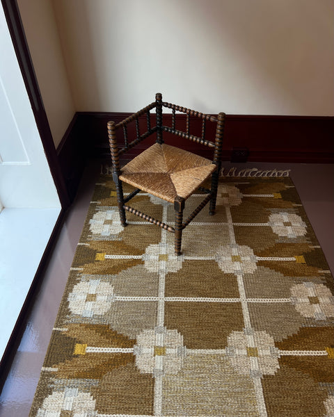 Vintage Bobbin corner chair