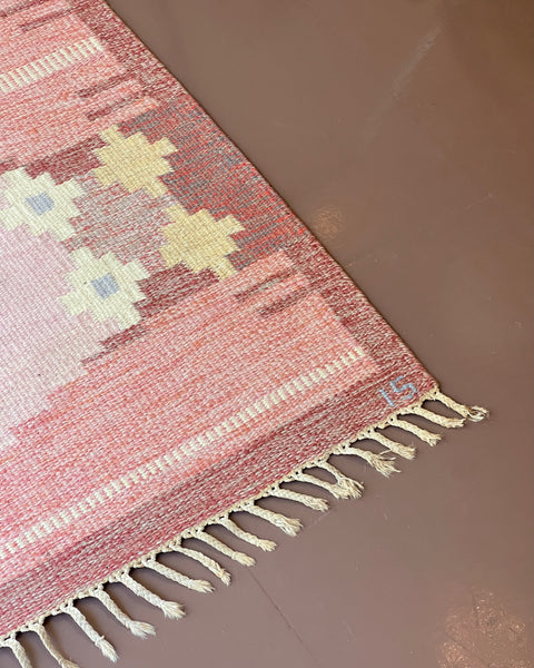 Vintage pink flat weave rug by Ingegerd Silow (IS)