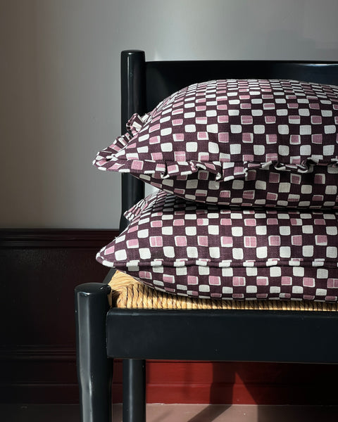 Faye ruffled cushion - Plum