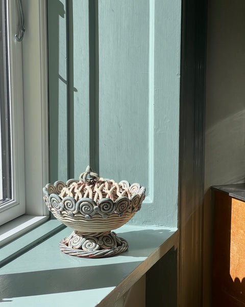 Vintage braided ceramic bonbonniere