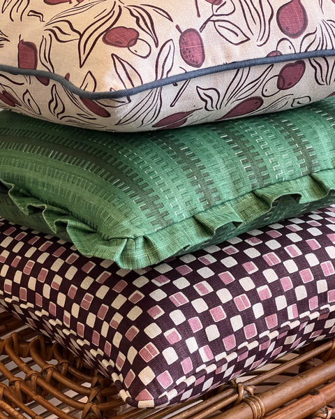 Karin’s Rölakan ruffled cushion - Green