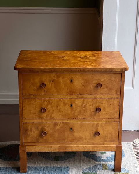 Vintage wooden chest of drawers