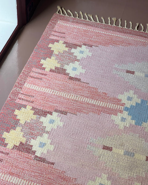 Vintage pink flat weave rug by Ingegerd Silow (IS)