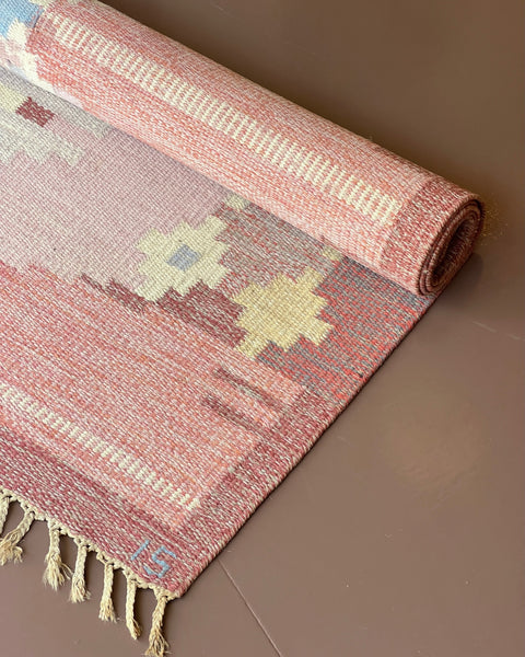 Vintage pink flat weave rug by Ingegerd Silow (IS)