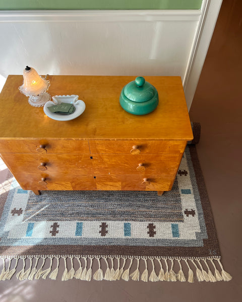 Vintage wooden chest of drawers