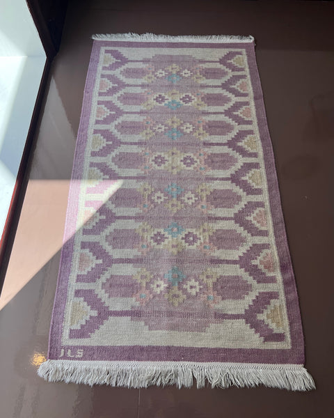 Vintage flat weave signed ILS