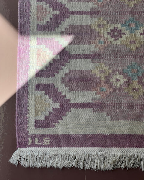 Vintage flat weave signed ILS