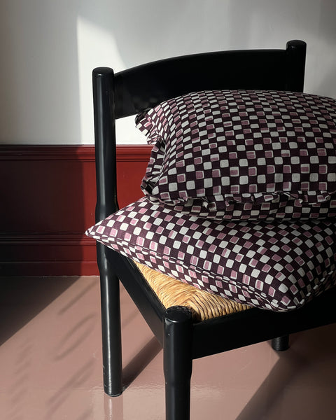 Faye ruffled cushion - Plum