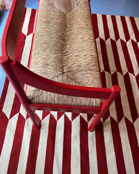 Carimate red bench by Vico Magistretti