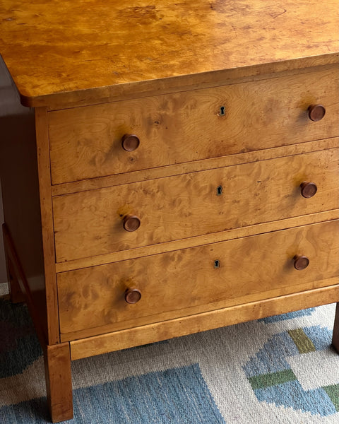 Vintage wooden chest of drawers