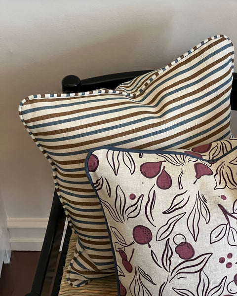 Anita cushion - Plum w. indigo piping