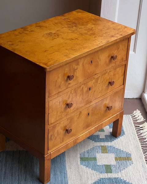 Vintage wooden chest of drawers