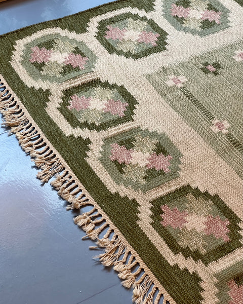 Vintage green/pink/ivory flat weave rug by Ingegerd Silow (IS)