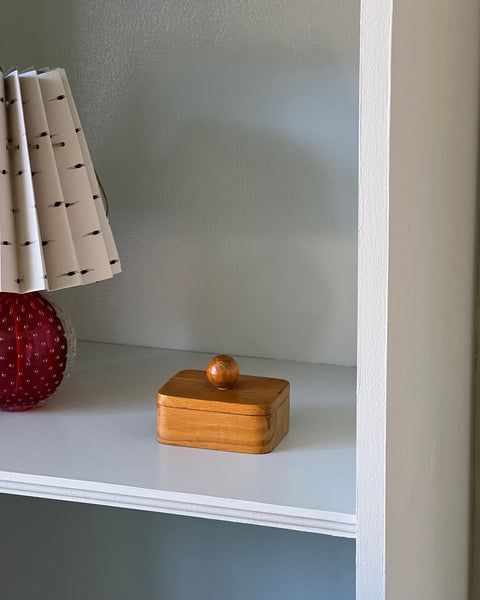 Vintage Art Deco wooden bonbonniere