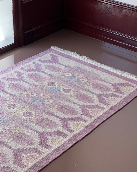 Vintage flat weave signed ILS