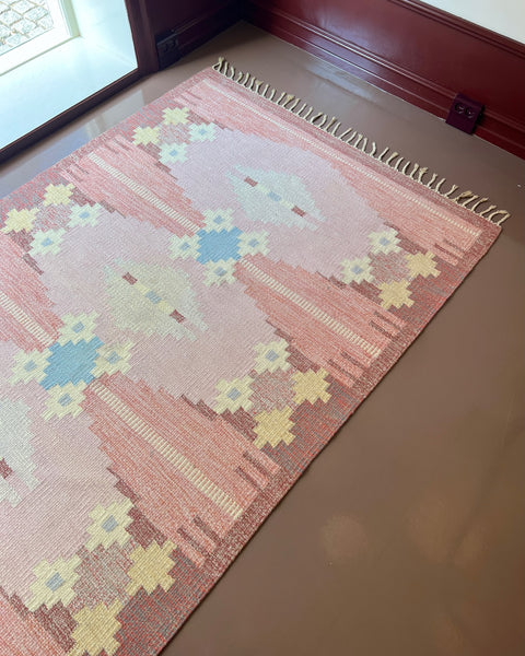 Vintage pink flat weave rug by Ingegerd Silow (IS)