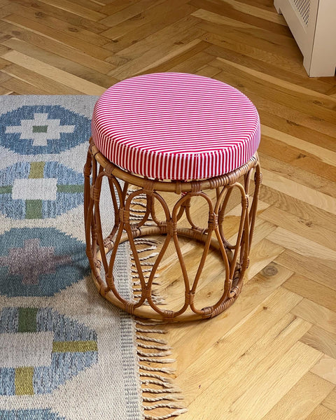 Bespoke cushion (red/white round)