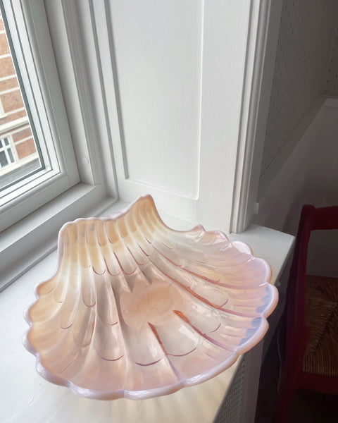 Vintage peach / pink shell bowl