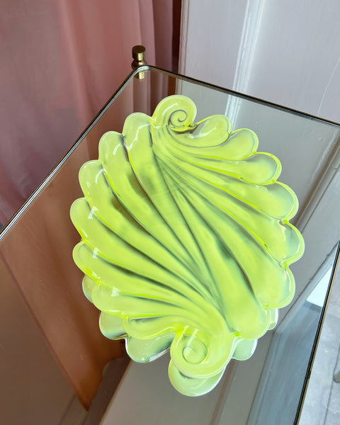 Vintage yellow shell dish