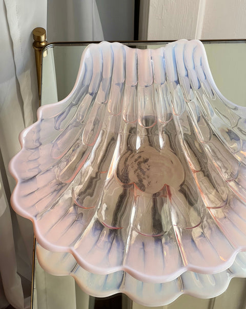 Vintage peach / pink shell bowl