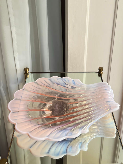 Vintage peach / pink shell bowl