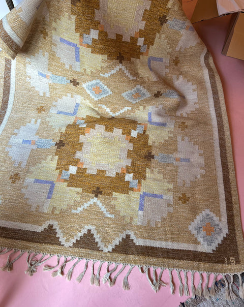 Vintage yellow/brown flat weave rug by Ingegerd Silow (IS)