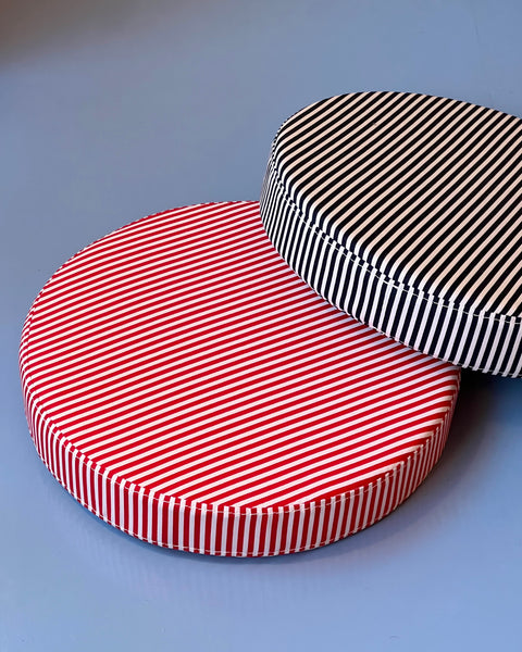 Bespoke pillow (red/white round)