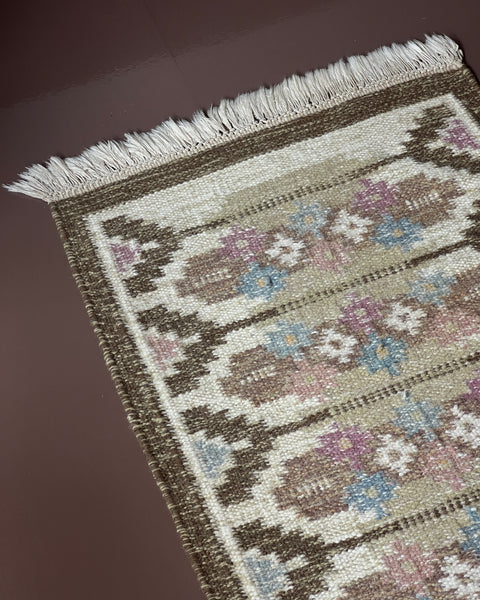 Vintage flat weave rug by Ingegerd Silow (IS)