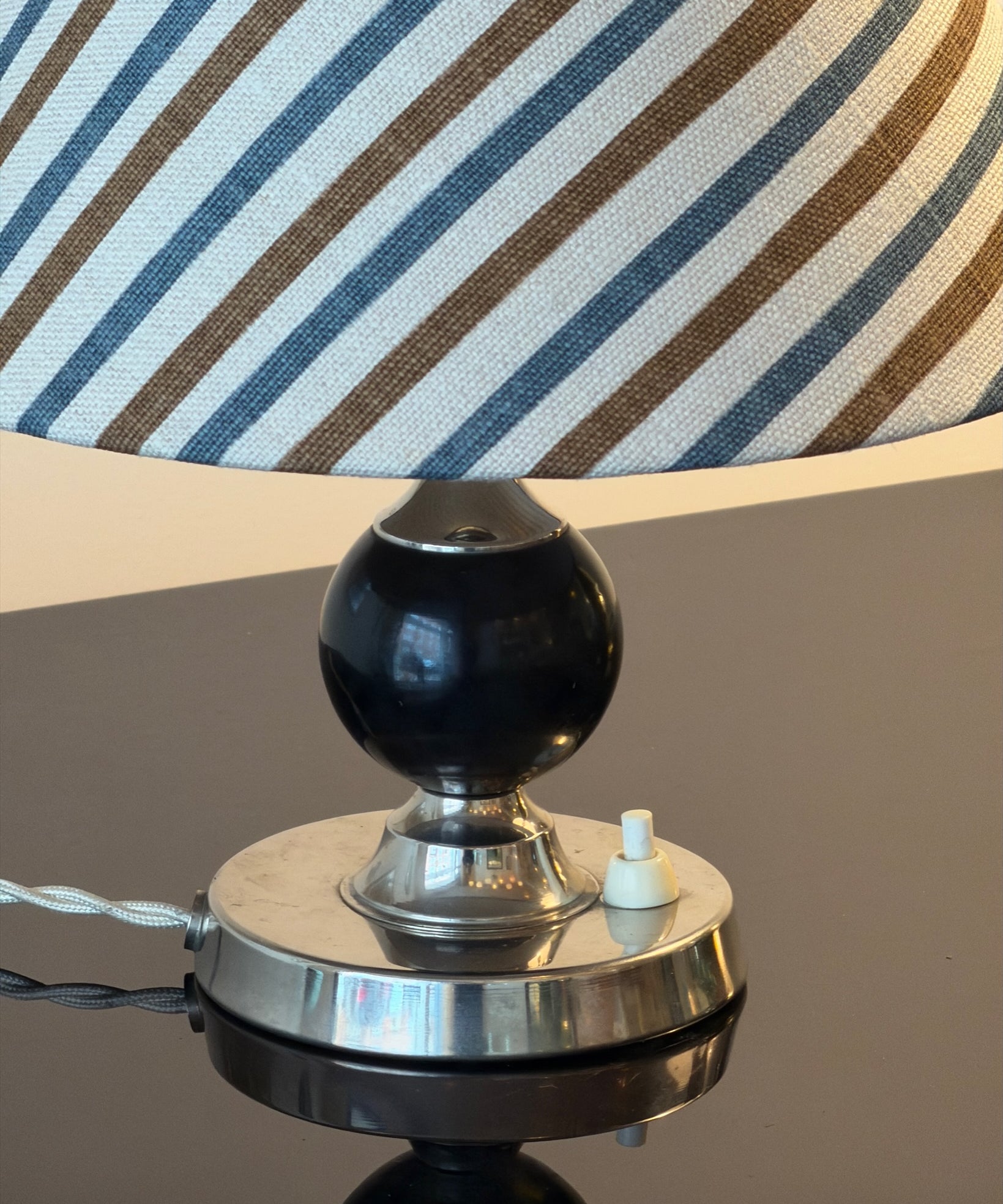 Swedish vintage Art Deco metal and wood table lamp (incl. lampshade)