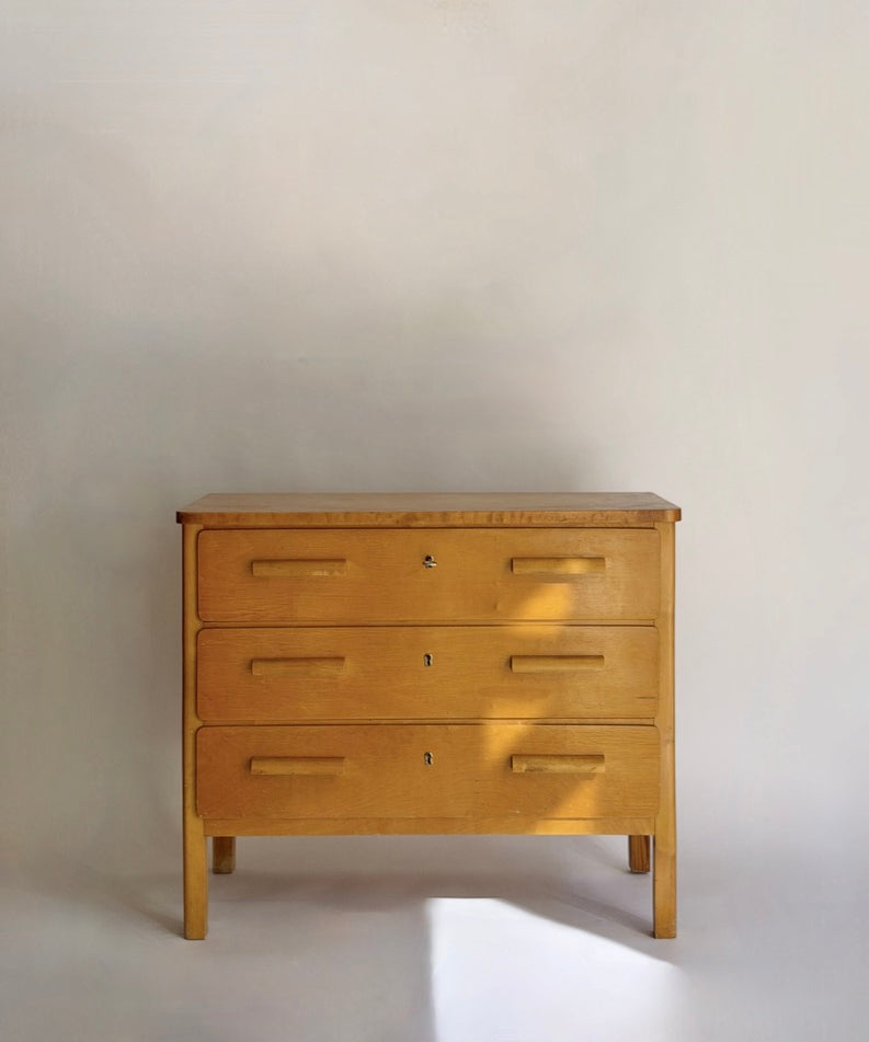 Vintage wooden chest of drawers