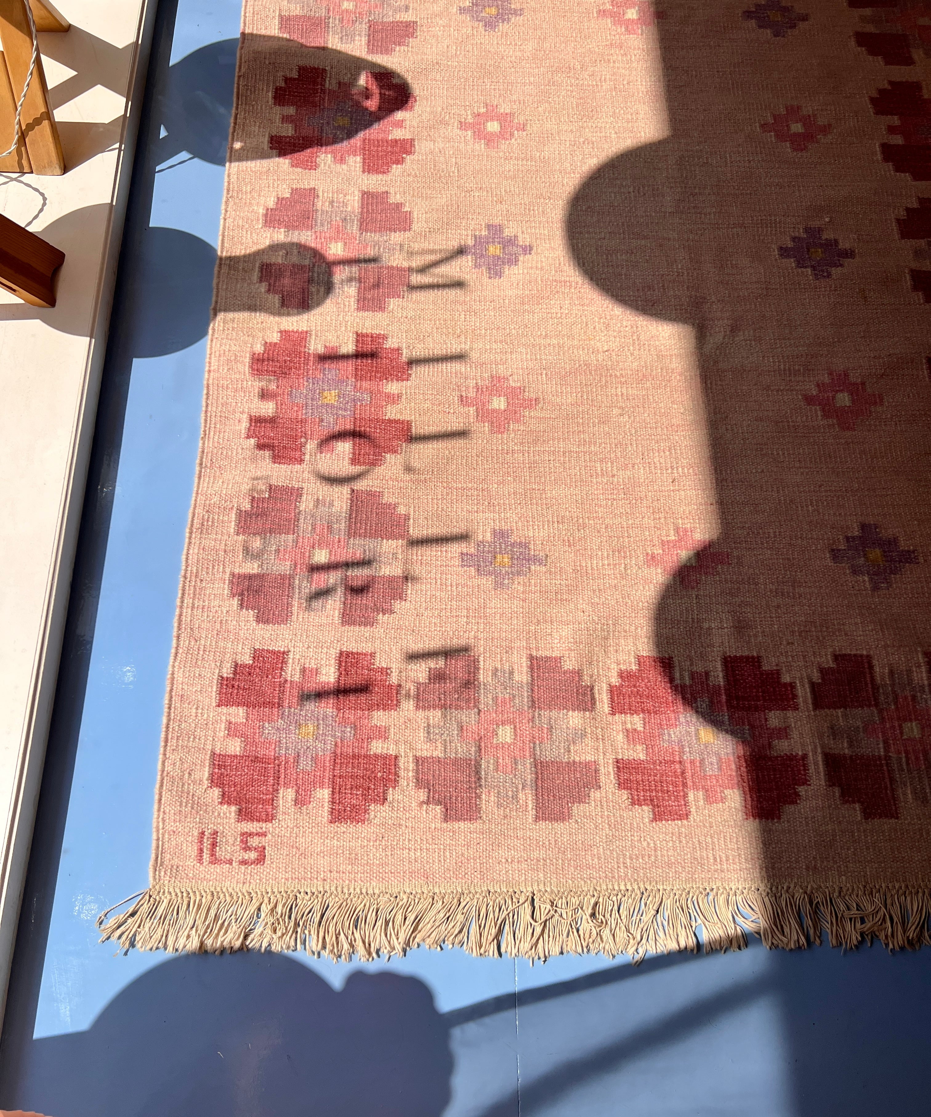 Vintage flat weave signed ILS