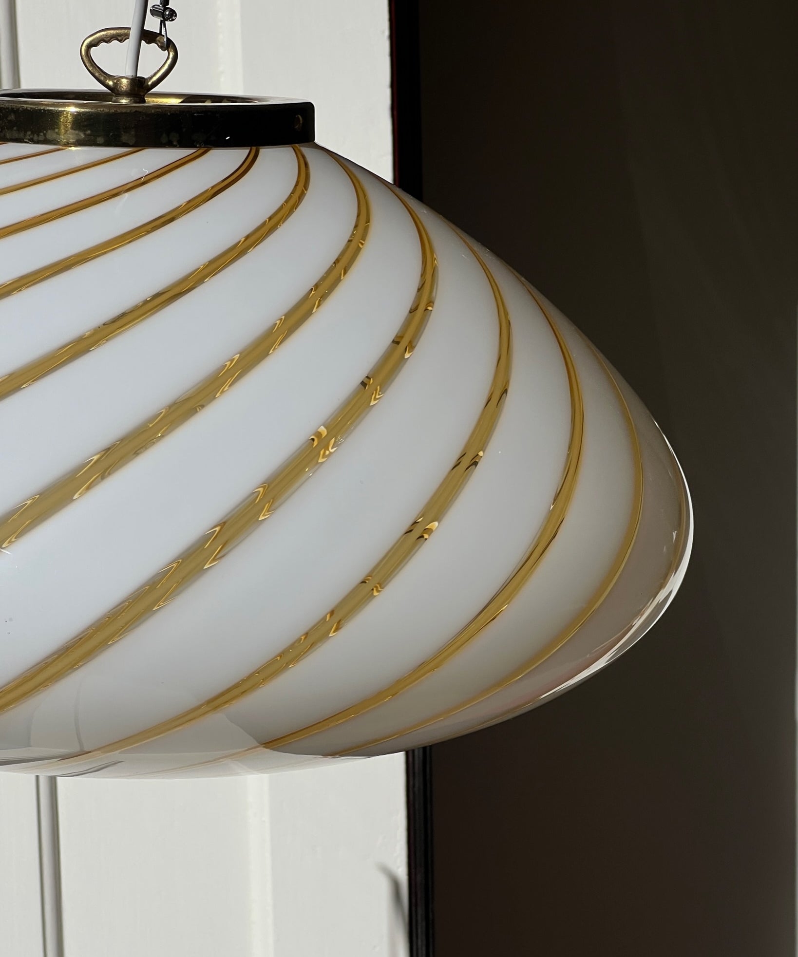 Large vintage oval white/golden swirl Murano ceiling lamp (D50)