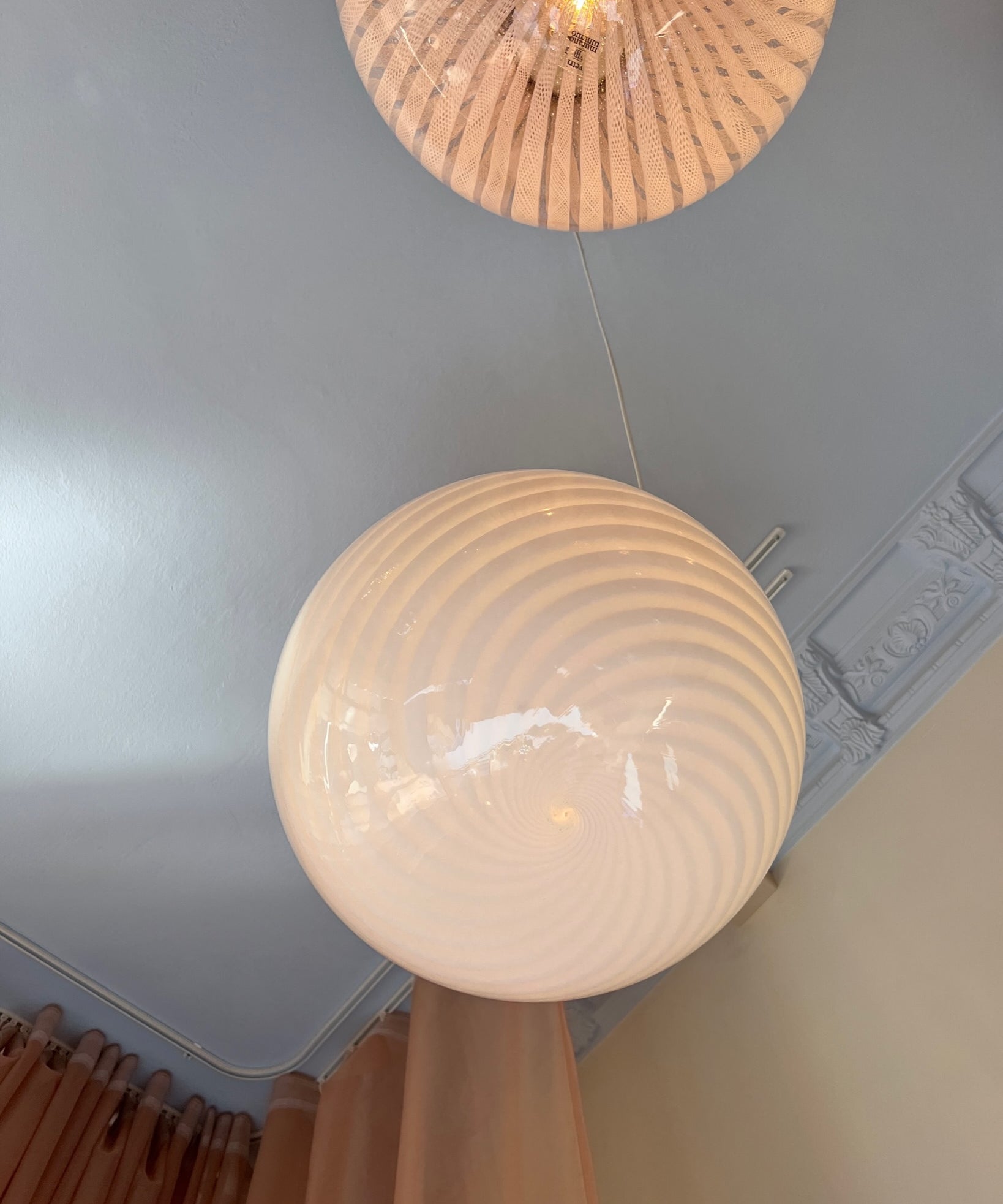 Vintage oval white swirl Murano ceiling lamp (D40)