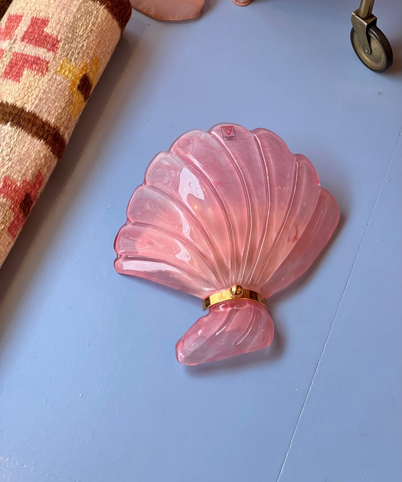 Vintage light pink Murano shell wall lamp