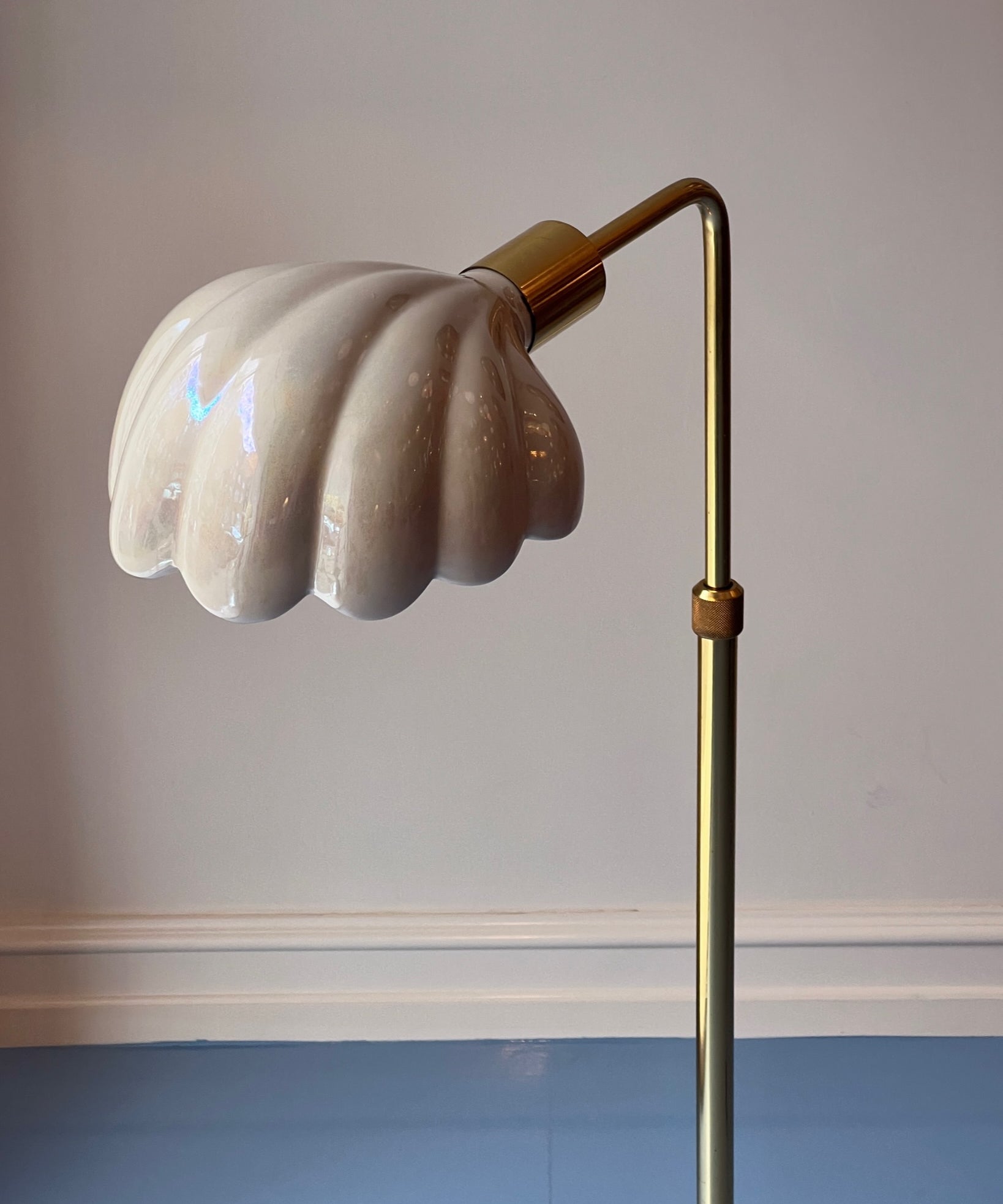 Vintage clam/shell adjustable floor lamp
