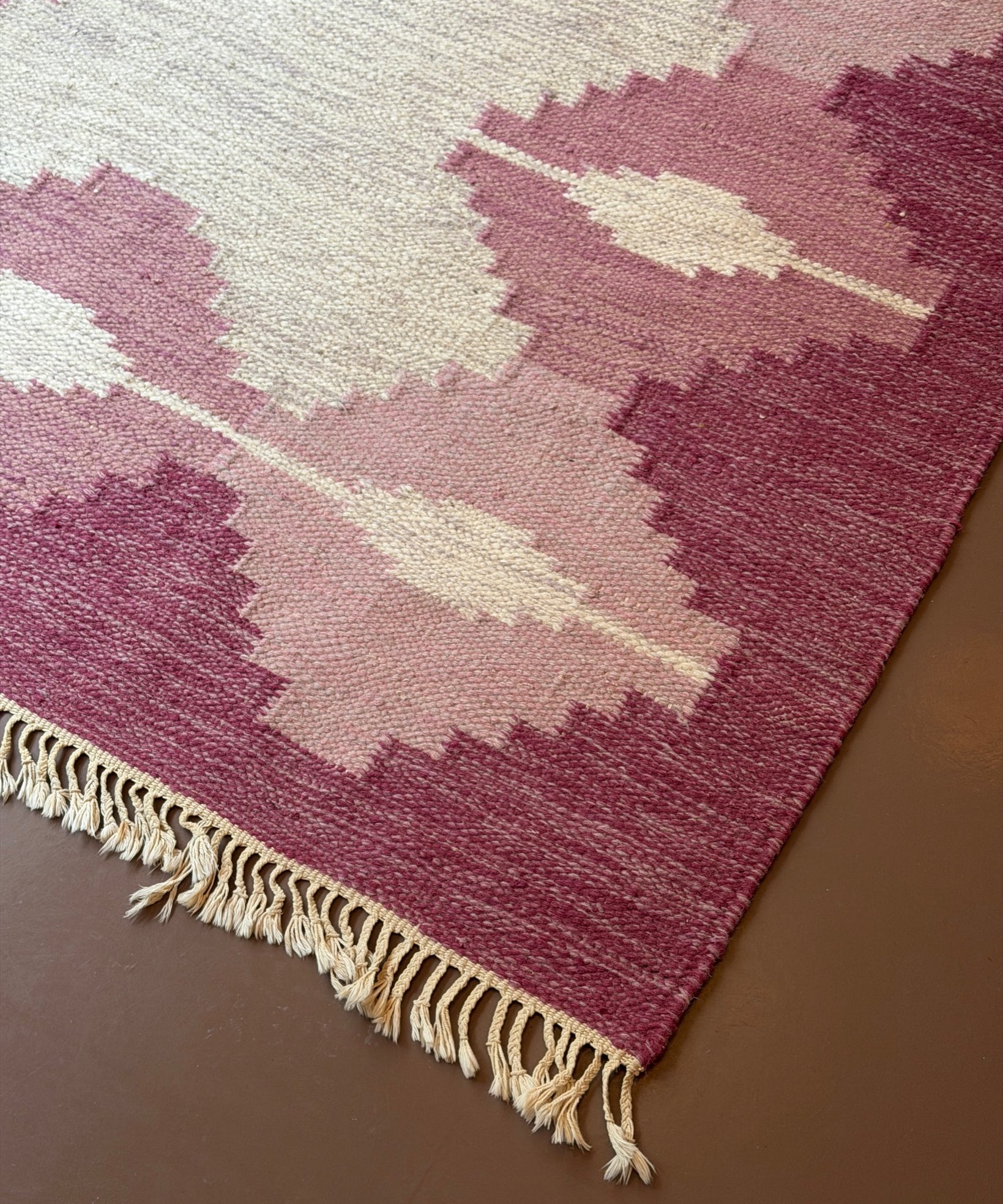 Vintage pink/purple flat weave rug