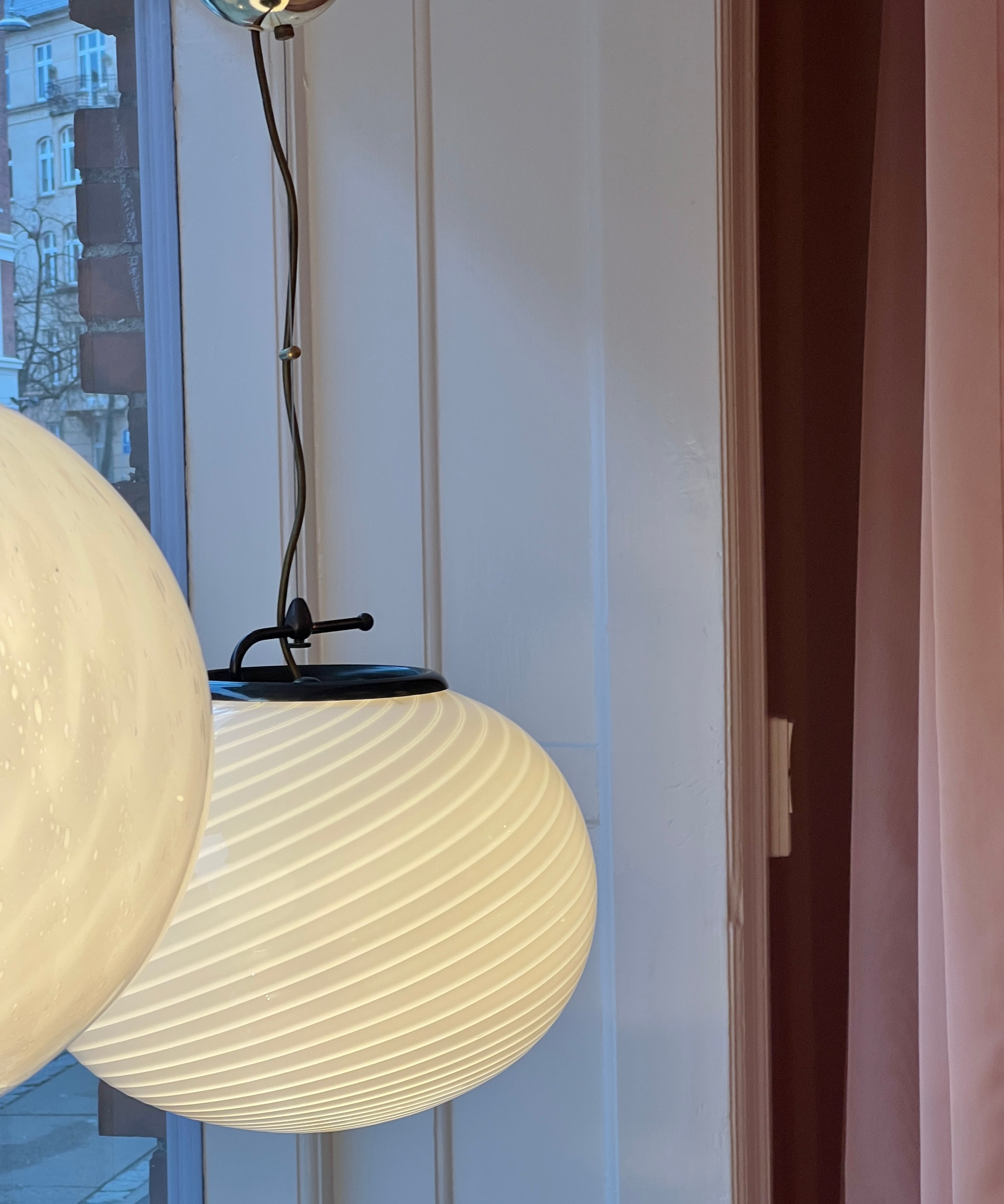 Vintage Murano oval white swirl ceiling lamp (D40)