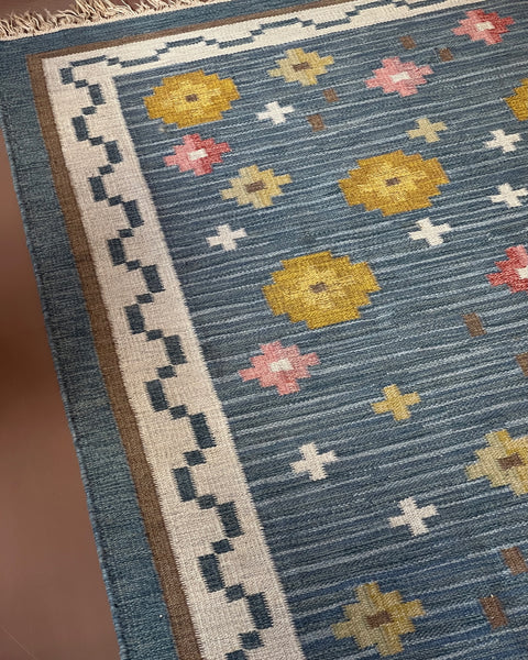 Vintage flat weave rug (Signed M)