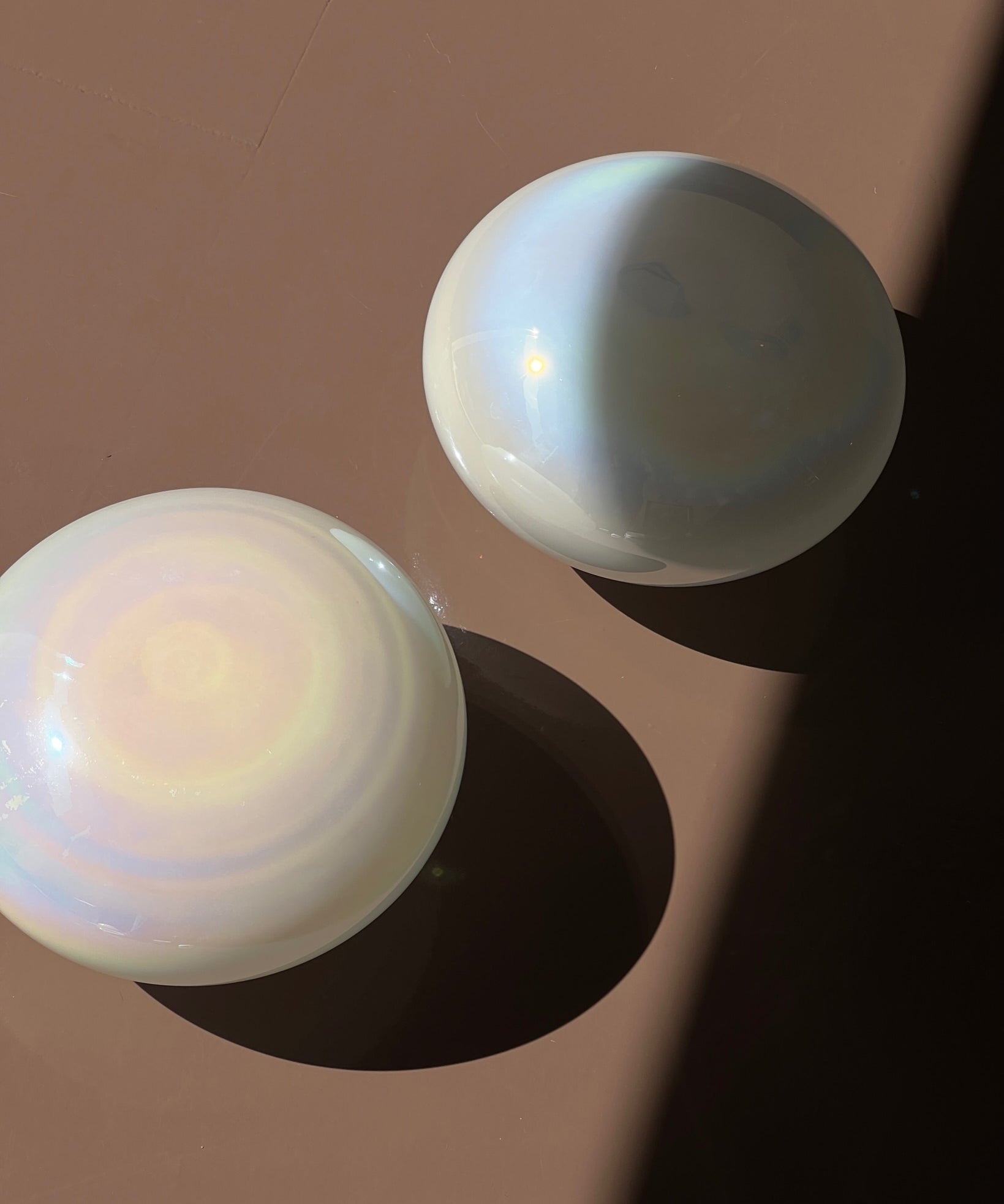 Vintage iridescent/white Murano ceiling/wall lamp (D26) (1 available)