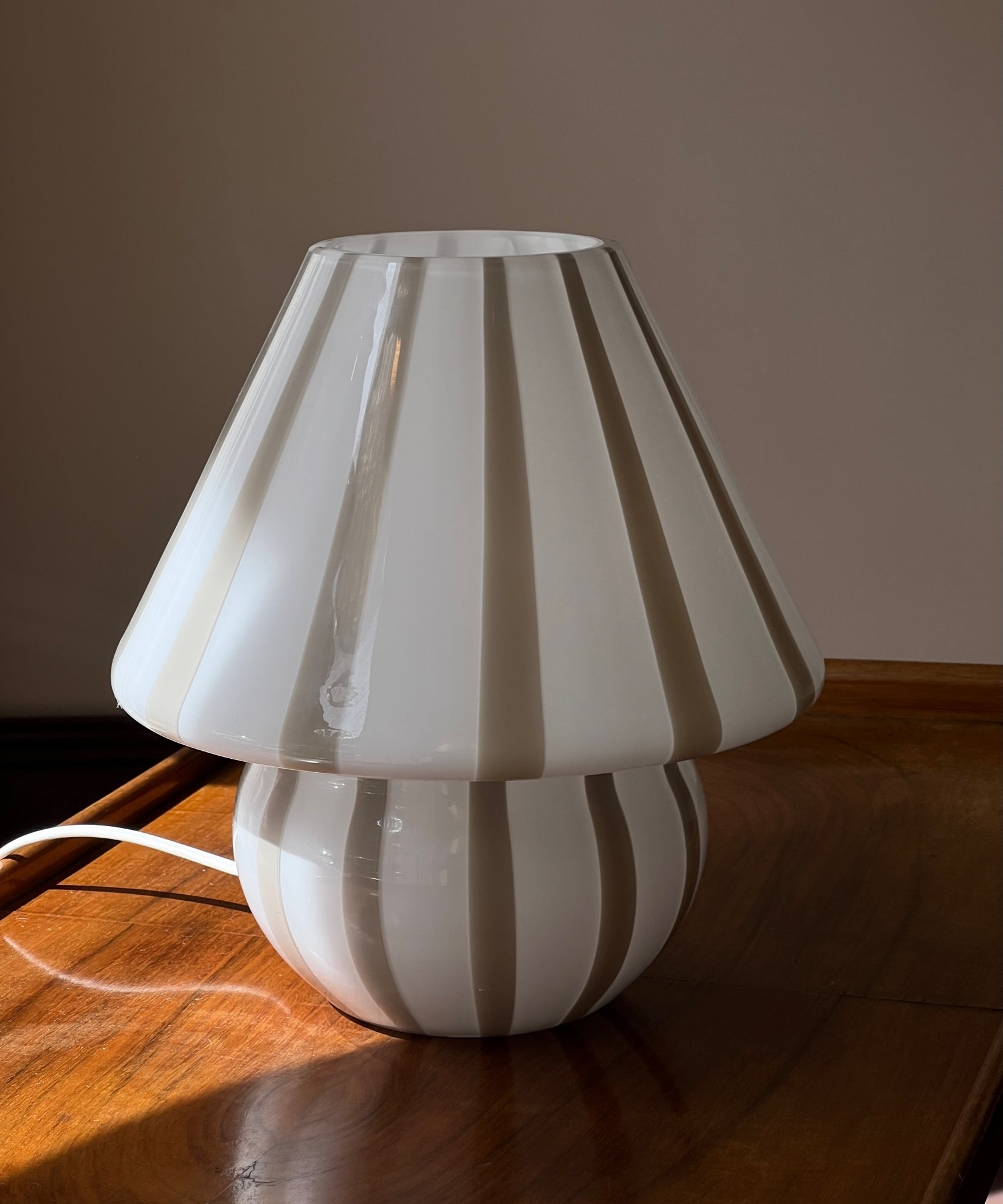 Mushroom table lamp - Grey vertical stripes
