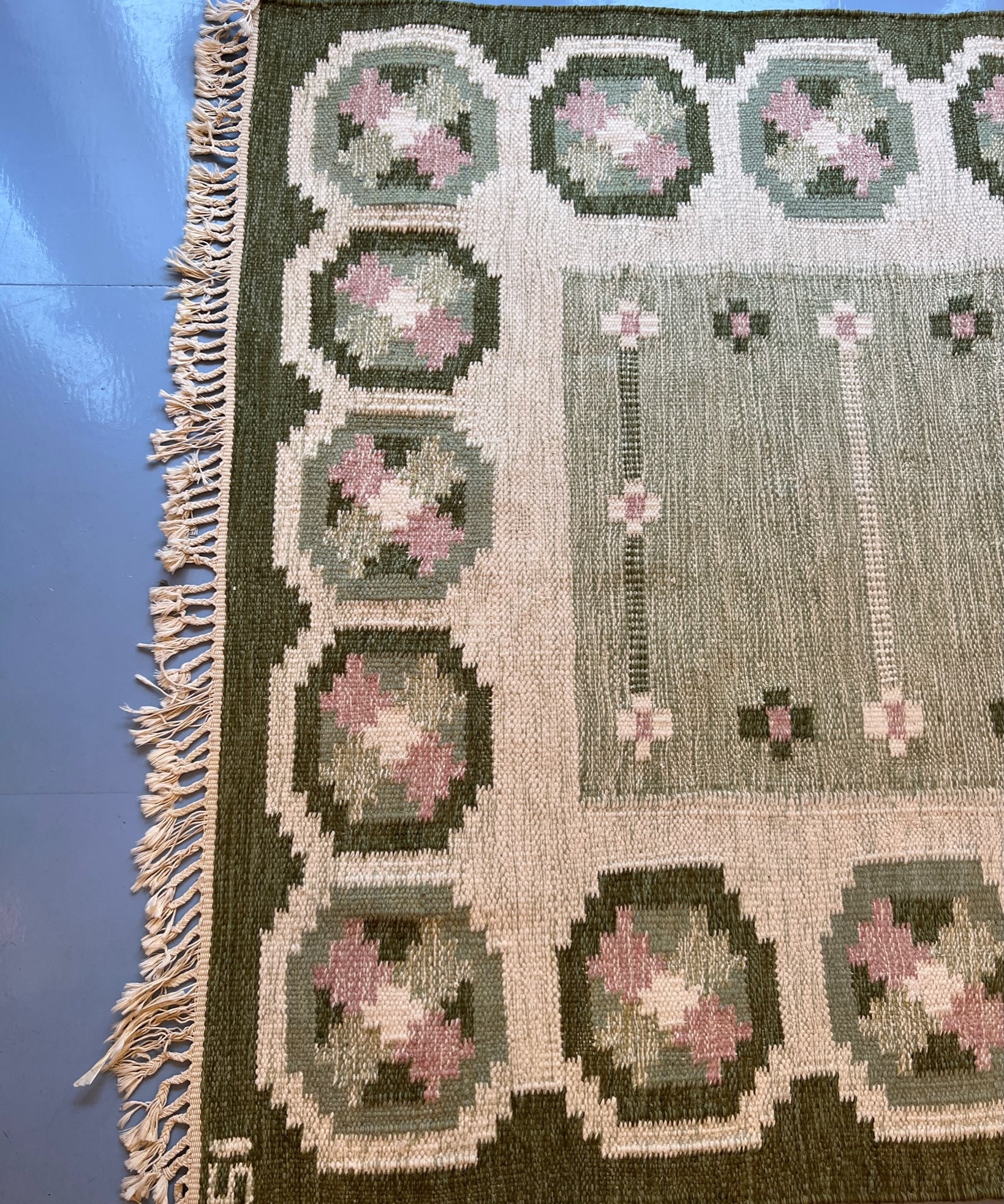 Vintage green/pink/ivory flat weave rug by Ingegerd Silow (IS)