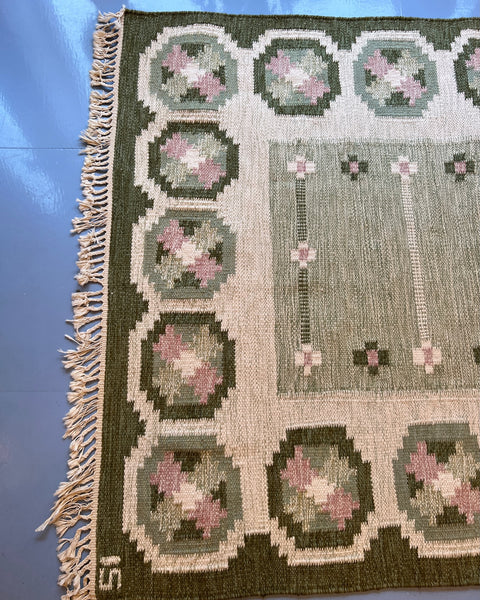 Vintage green/pink/ivory flat weave rug by Ingegerd Silow (IS)